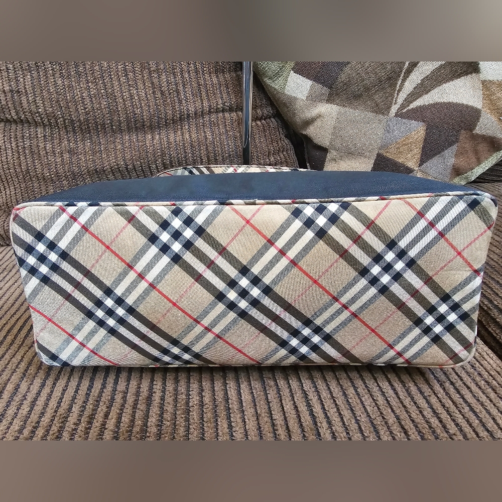 Authentic Burberry Tote bag - Picture 7 of 16